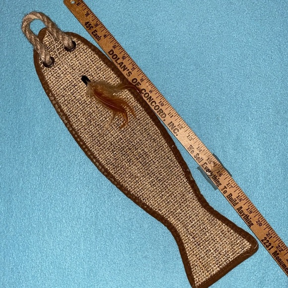 Cat scratcher claw pad door hanger toy fish shaped NEW without tags - Picture 4 of 5